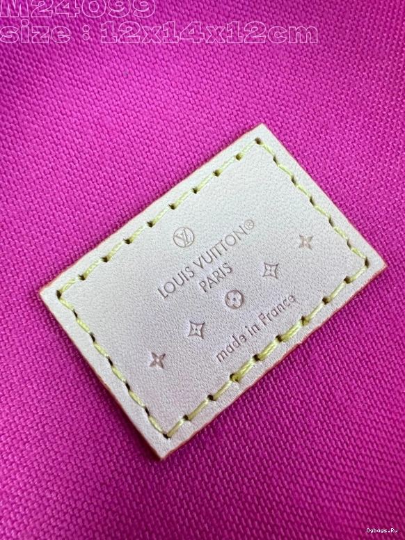 LOUIS VUITTON Astor 0203